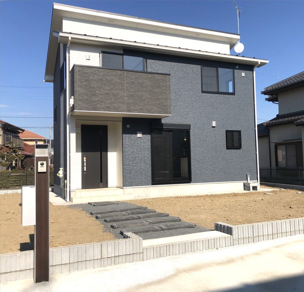 招き屋根のお家