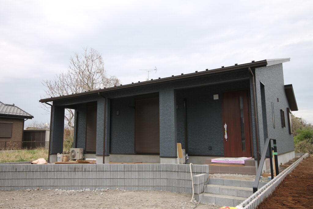 片流れ屋根のスタイリッシュな平屋
